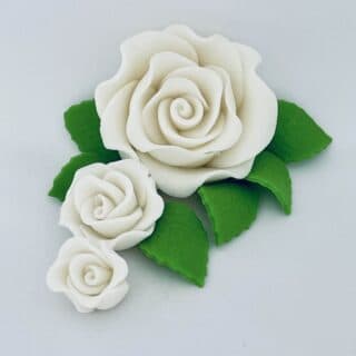 Rosen-Set mit Blätter, Weiß - Zuckerblumen 9tlg.