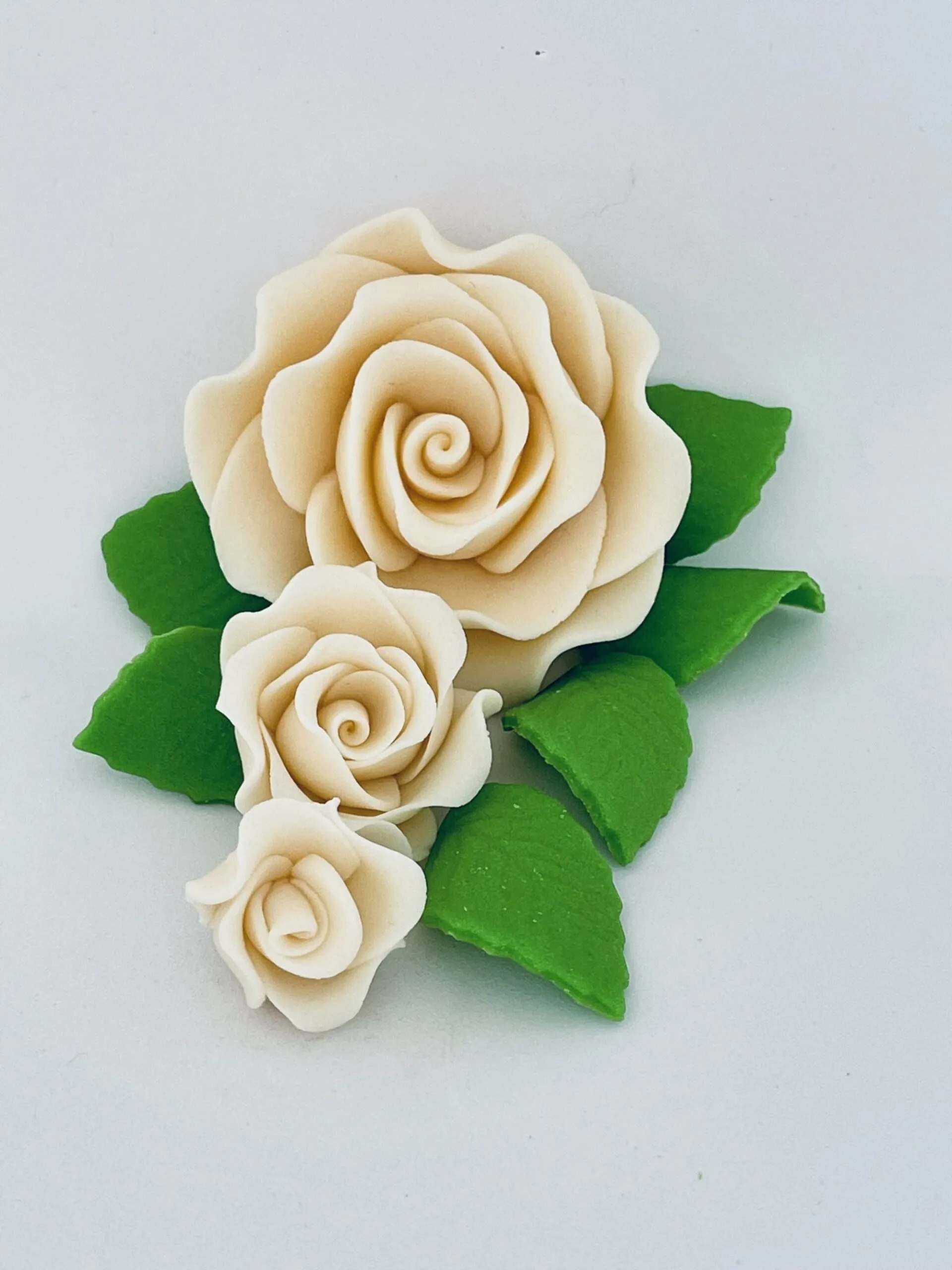 Rosen-Set mit Blätter, Ecrú Zuckerblumen 9tlg.