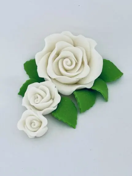 Rosen-Set mit Blätter, Weiß - Zuckerblumen 9tlg.